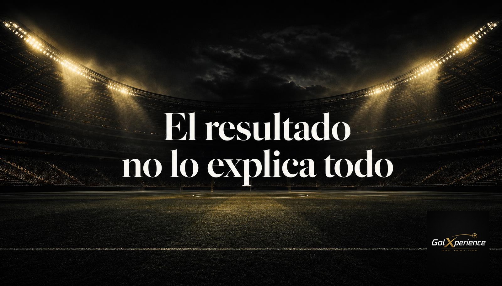 Estadio de fútbol oscuro que representa el análisis de un partido más allá del resultado